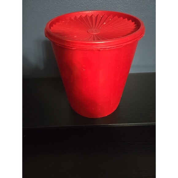 Vintage-Tupperware Servalier 811-13 “Red Canister Tulip Quilt Design” - Picture 3 of 6
